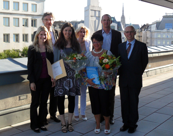 MMag. Anita Schett und Janette Schneider (Preisträgerinnen) Jurymitglieder: Mag. Olivia Rauscher (NPO-Institut – Das Kompetenzzentrum für Nonprofit Organisationen), Mag. Martin Netzer (bm:ukk) und Mag. Klaus Thien (oieb – Österreichisches Institut für Erwachsenenbildung) Mag. Karin Daubek, MSc (Bundesgeschäftsführerin des Forums Katholischer Erwachsenenbildung in Österreich) Mag. Hubert Petrasch (Vorstandsvorsitzender des Forums Katholischer Erwachsenenbildung in Österreich)